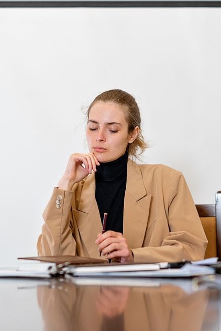 A 2014 study of 585 people found that switching from I to your own name in self-talk improved performance under stress, while the actual words used made almost no measurable difference