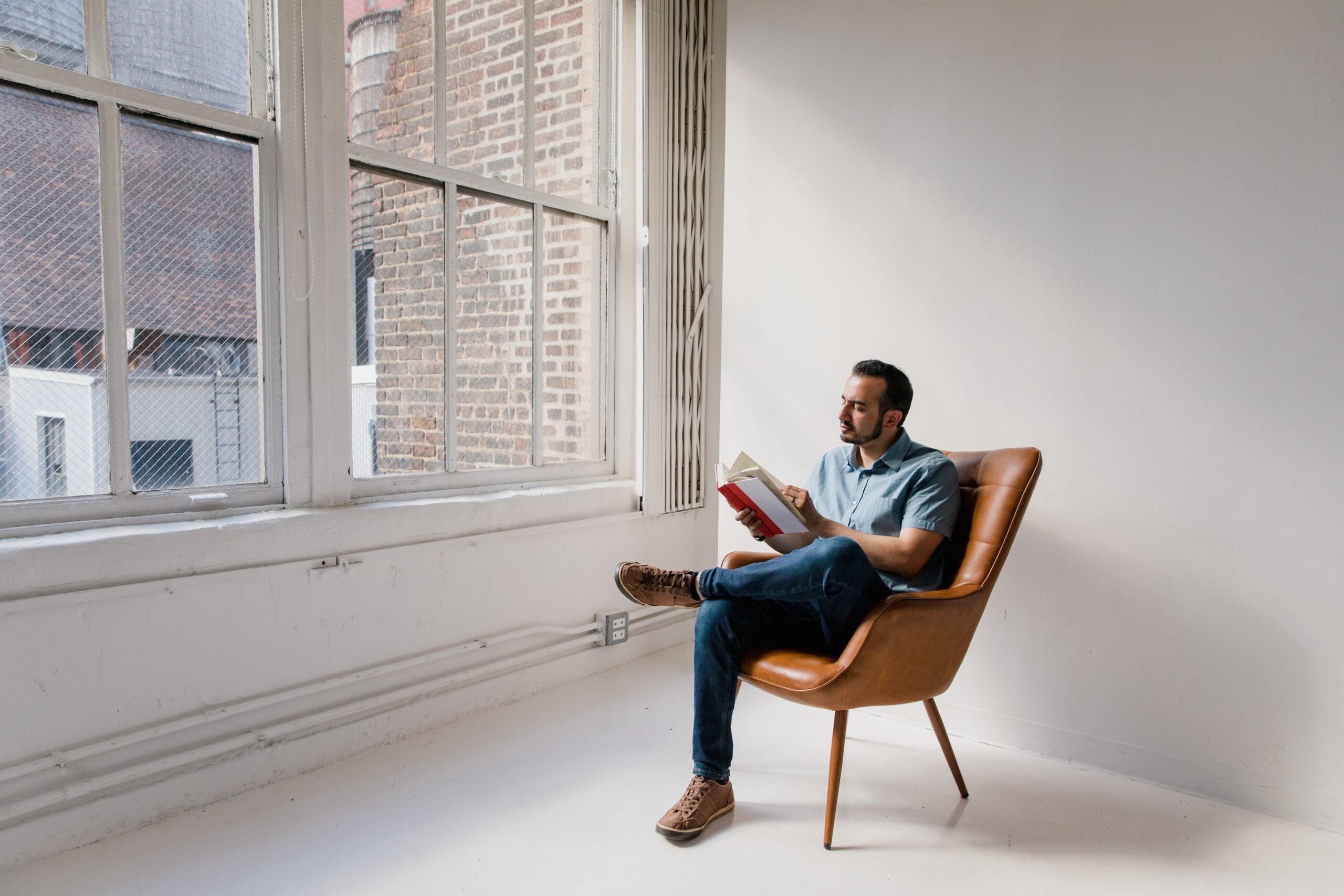 A 2022 study tracking university students' daily experiences for a week found introversion predicted neither preference for nor enjoyment of solitude, while a separate trait, dispositional autonomy, consistently predicted who found time alone enjoyable