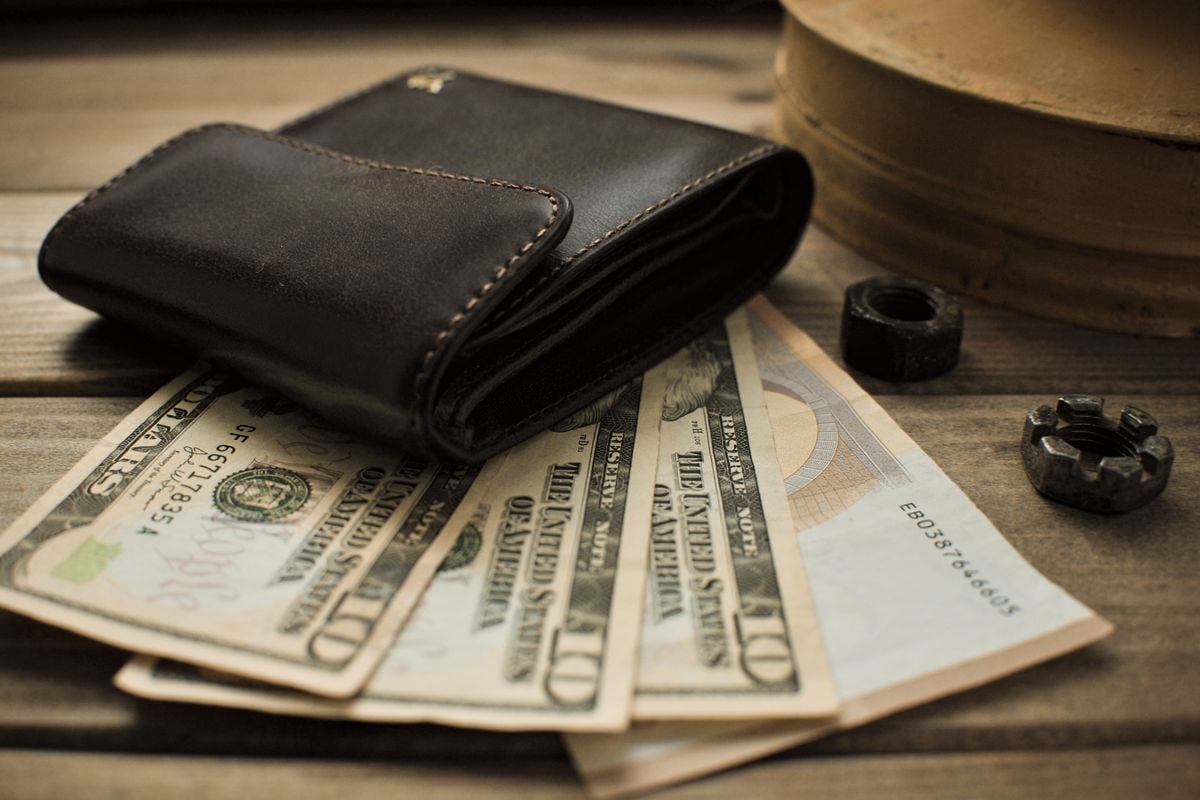 Across 355 cities in 40 countries, researchers handed in 17,303 supposedly lost wallets — and adding cash raised the share of recipients who contacted the owner from 40% to 51%, making people more likely to send an email when there was money to keep.